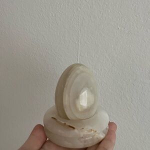 Vintage Cream Onyx Egg Sculpture - Neutral Stone Accent